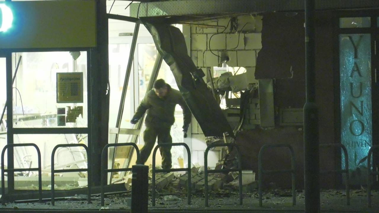 Bekijk ook: enorme ravage na plofkraak in Westervoort