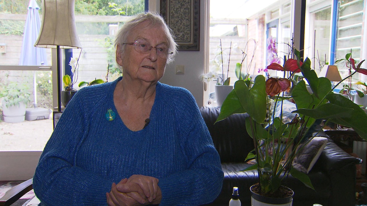 Marjoke (82) blijft thuis om corona: 'Mijn wereld is klein'