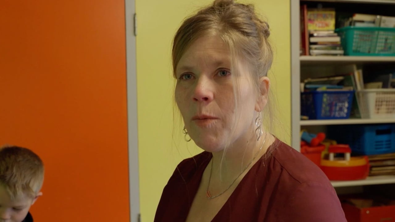 Familie Blom staat tijdens doop Eljada stil bij overleden dochter Miriam in Een huis vol