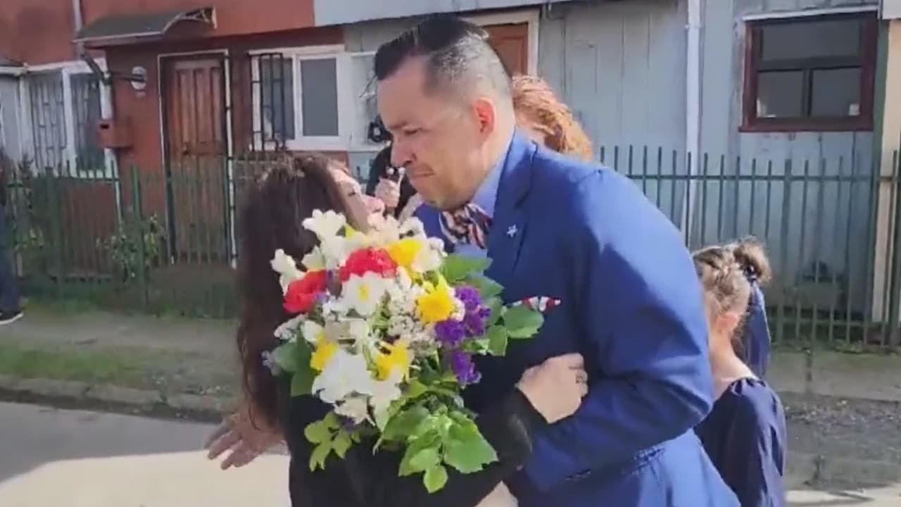 Gestolen na zijn geboorte, nu valt Chileense Jimmy (42) zijn moeder in de armen