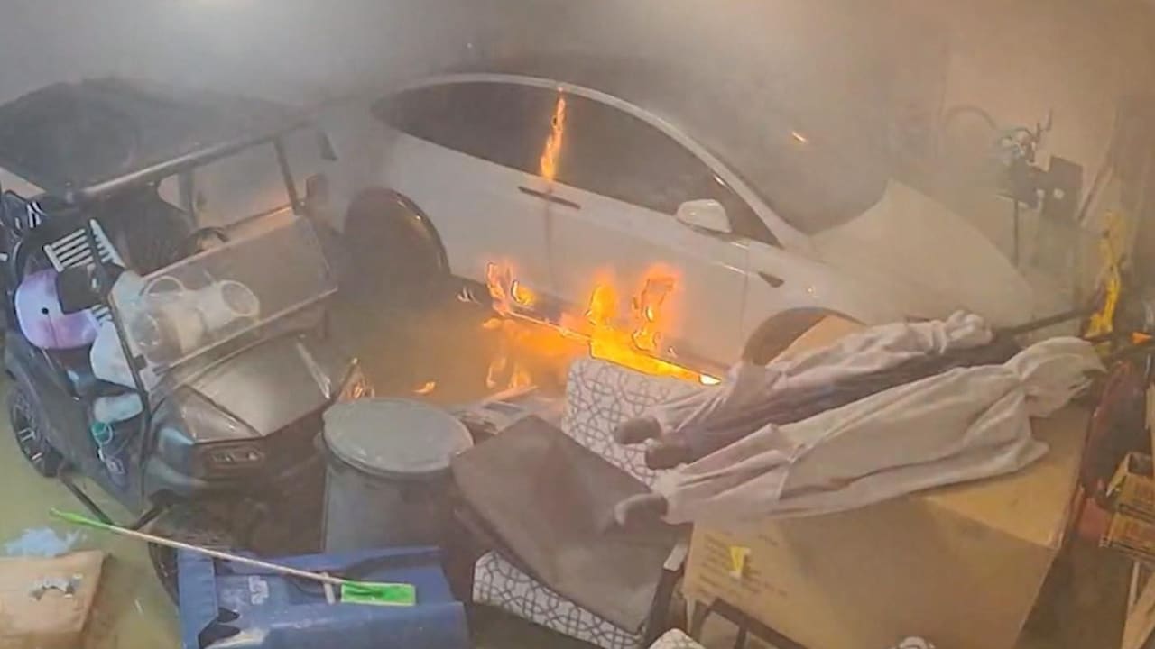 Bekijk ook: Tesla gaat in vlammen op door orkaan Helene, hele huis brandt af