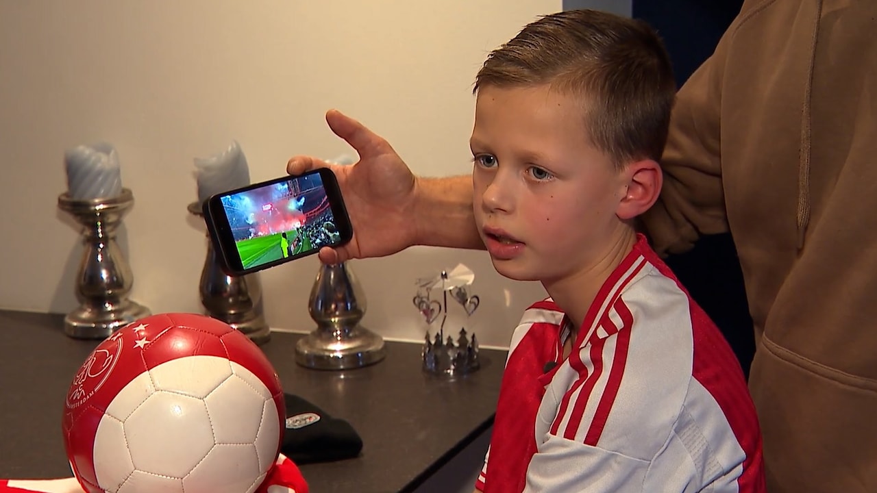 Het avondje Ajax werd voor Jesse (9) verpest, zo zie je in deze video: