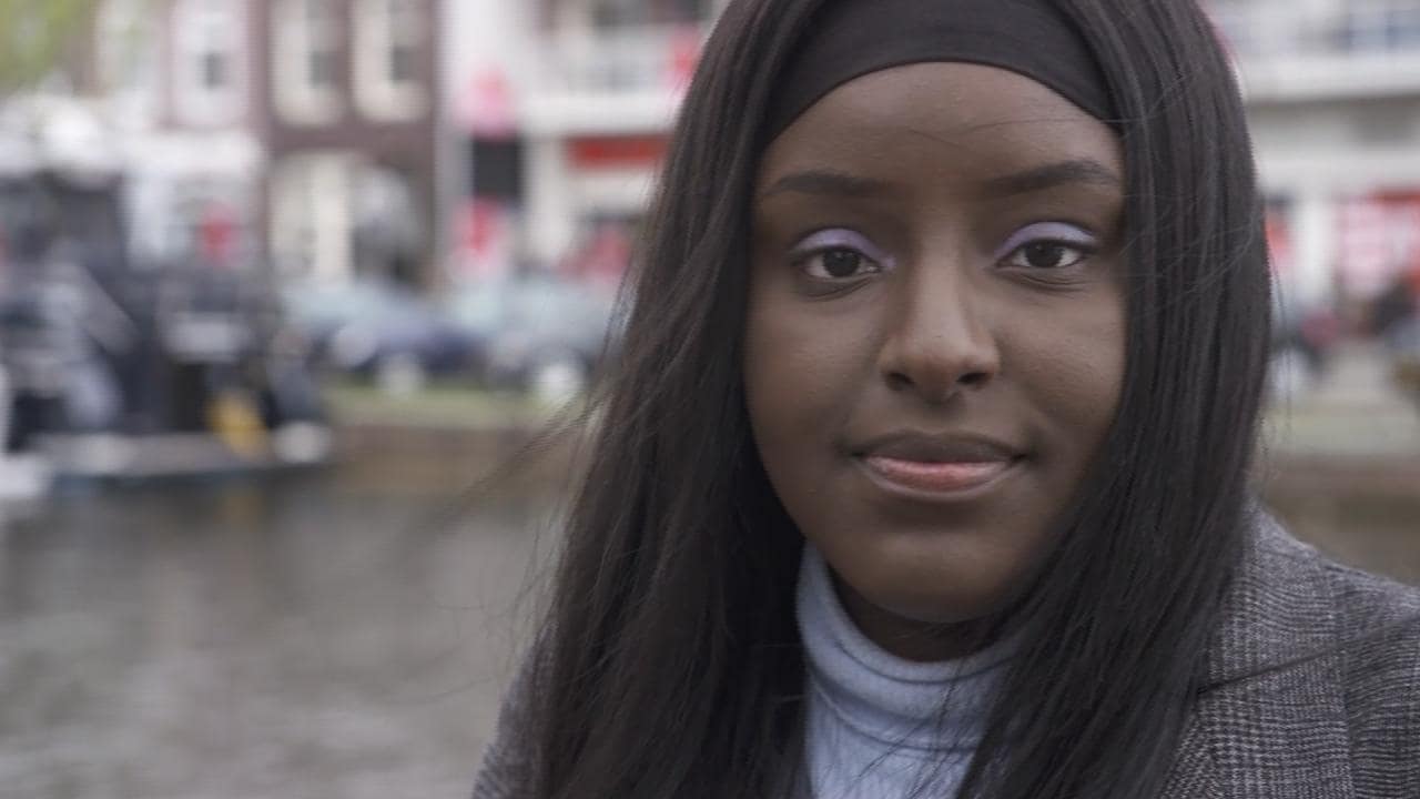 Deveny (24) is bang voor depressie door coronamaatregelen