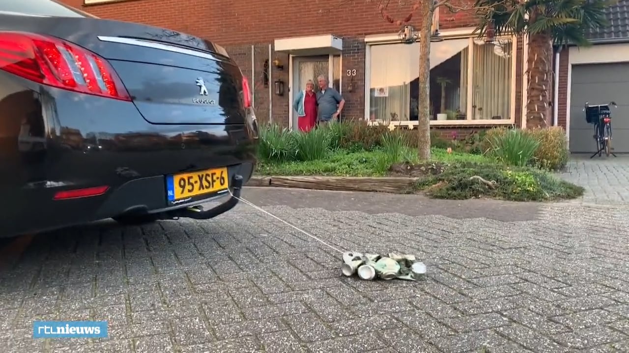 Dit gouden huwelijk werd gevierd met drive-in felicitaties