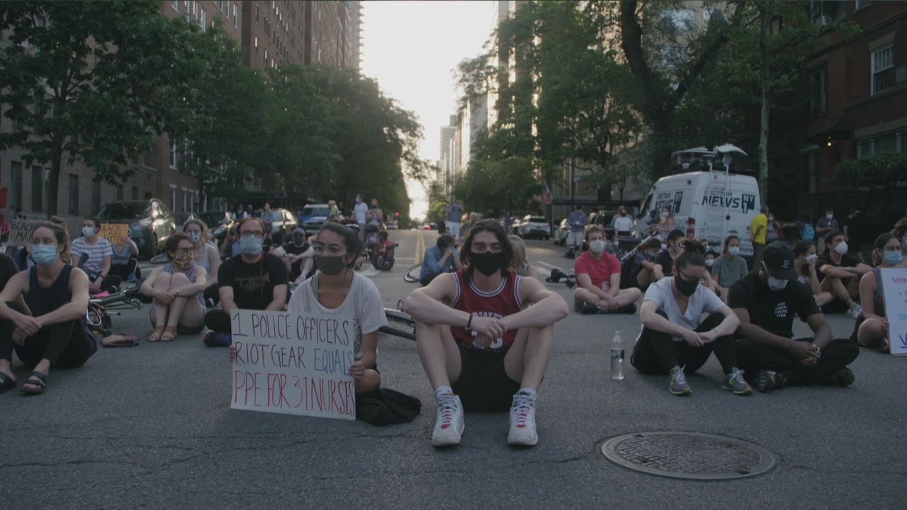 Deze New Yorkers protesteren elke avond een half uur in stilte tegen politiegeweld