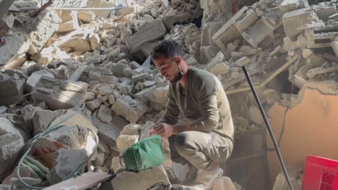 Khamis terug op plek in Gaza waar hij alles kwijtraakte: 'Je kunt hier niet leven'