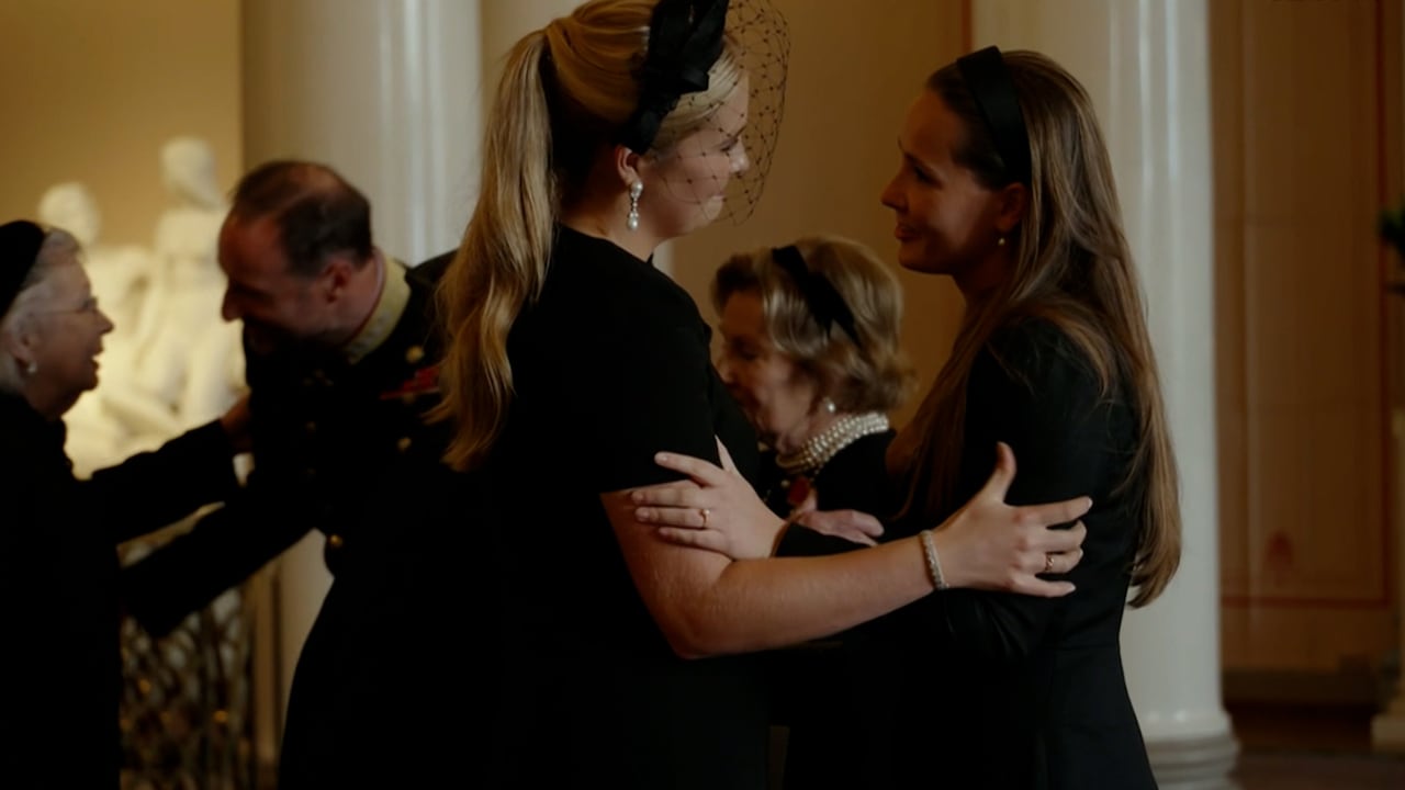 Koning Haakon ontvangt gasten op paleis na uitvaart Harald