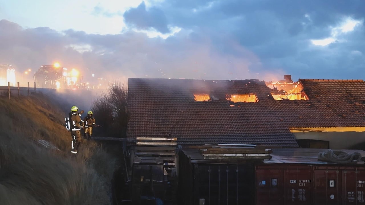 Strandtent van prins Bernhard in Zandvoort afgebrand, drie minderjarigen aangehouden