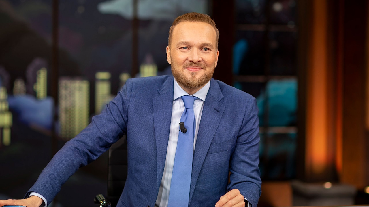 Arjen Lubach reageert op stormloop bij Belgische pomp: 'Ik neem alles terug'