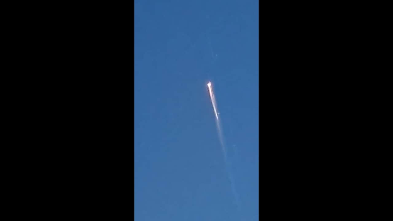 Beelden van de neergestorte satelliet boven Nederland