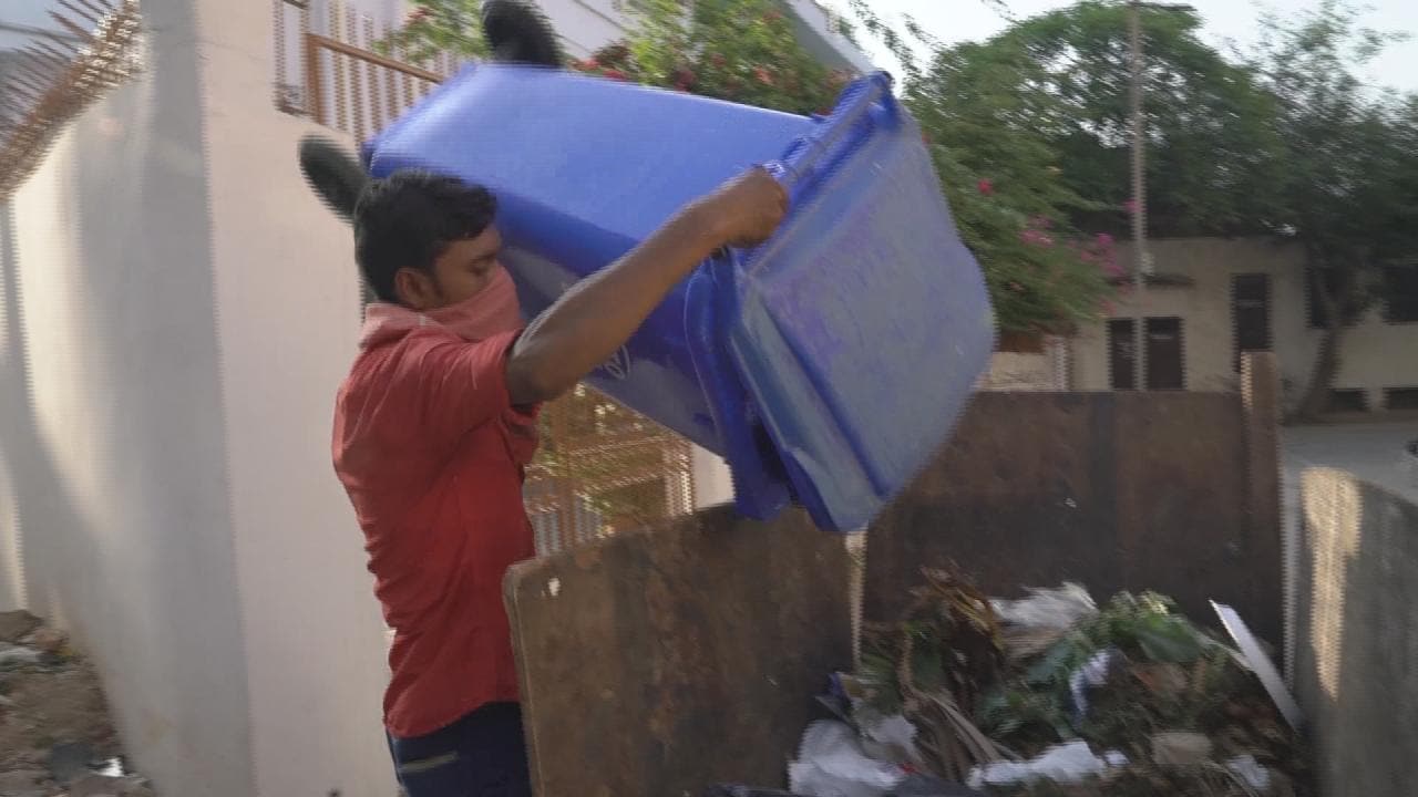 Doorwerken met gevaar voor eigen leven: vuilophalers India hebben geen keus