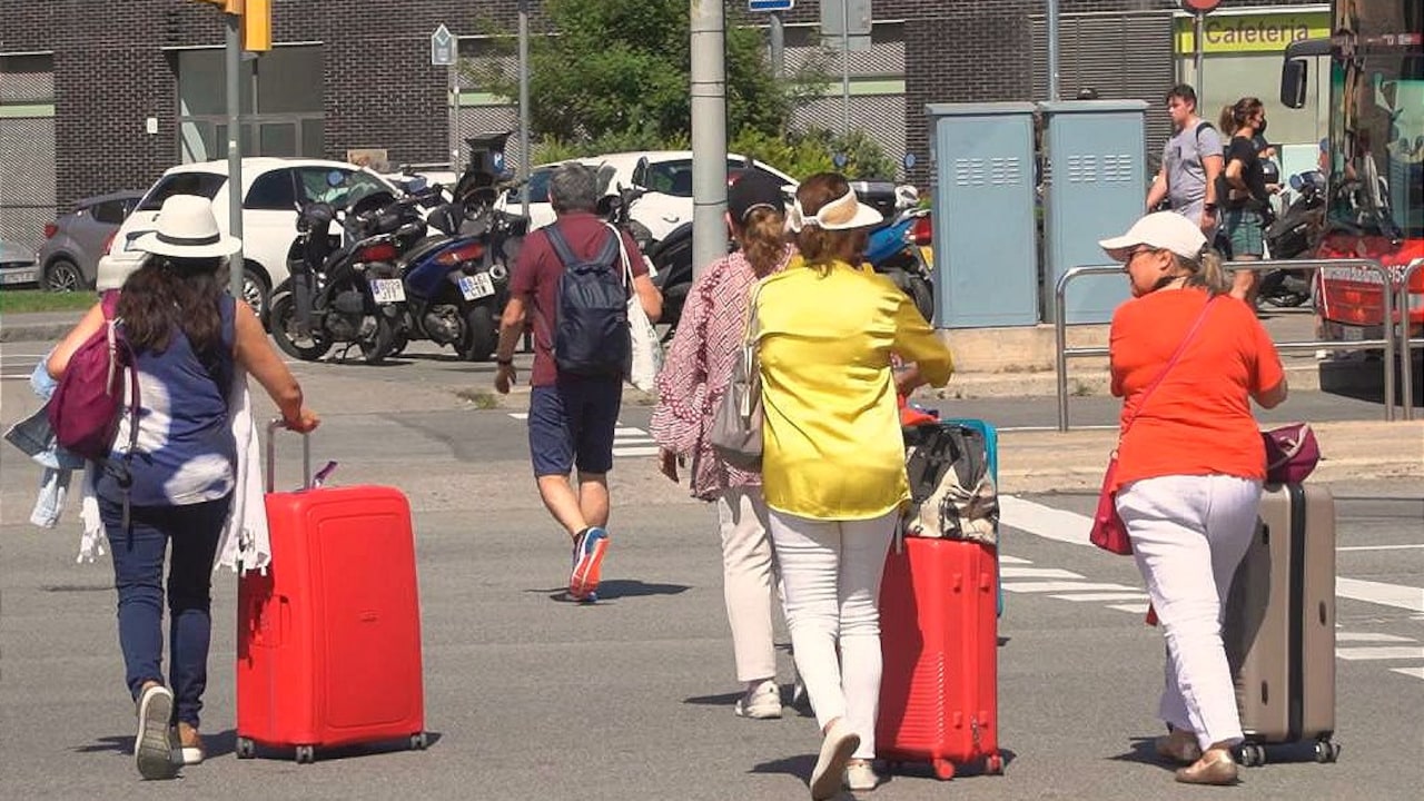 Huurauto's op vakantie stuk duurder: van 200 naar 600 euro per week