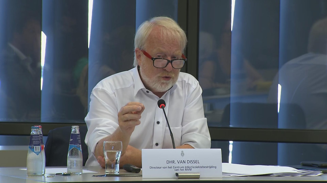 Jaap van Dissel: mensen met klachten testen pas na 3,7 dagen