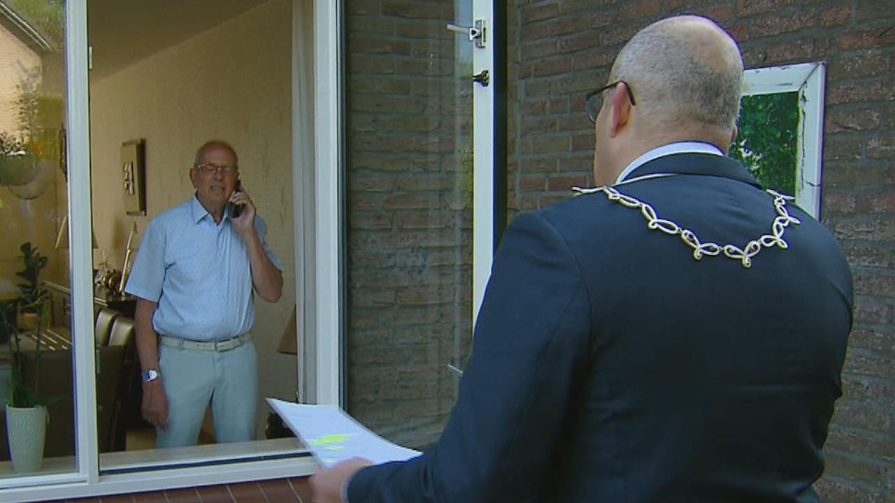 Bekijk ook: Lintjesregen op afstand, honderden mensen koninklijk onderscheiden