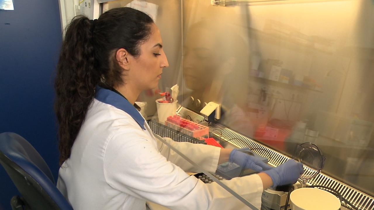 Laboratoria steeds drukker door coronatests: 'We passen ons elke dag aan'