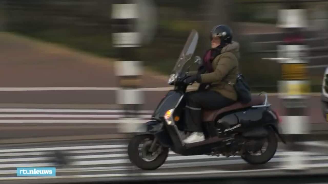 Bekijk ook: sinds 2019 mogen snorfietsers in Amsterdam niet meer op het fietspad