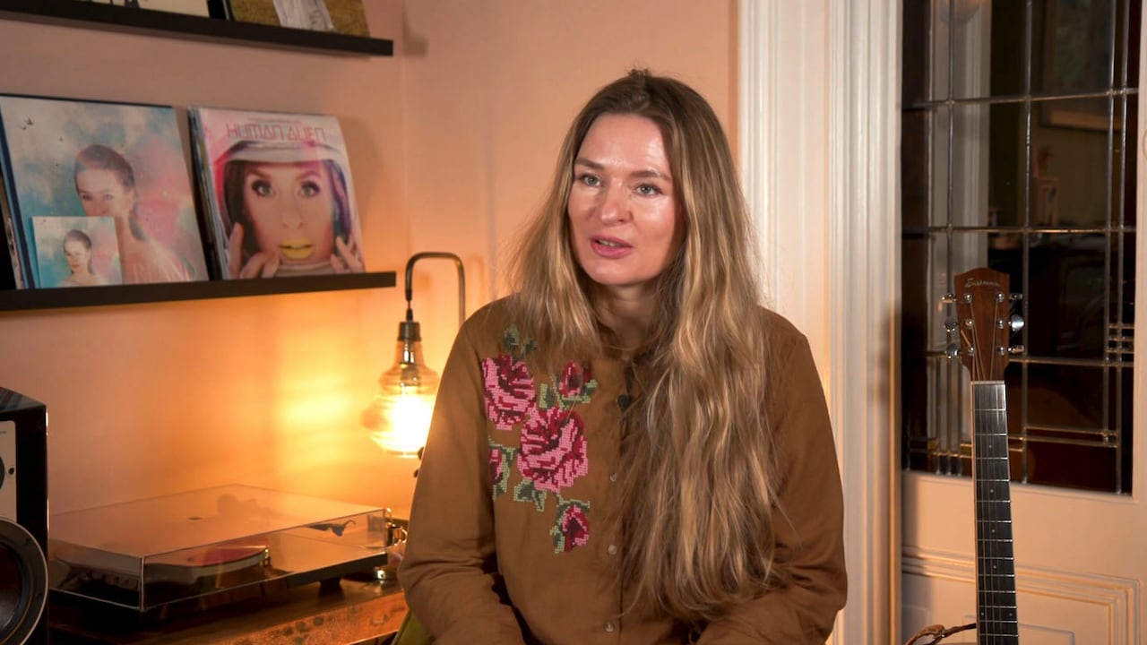 Sandra van Nieuwland signeerde een wc-bril na optreden