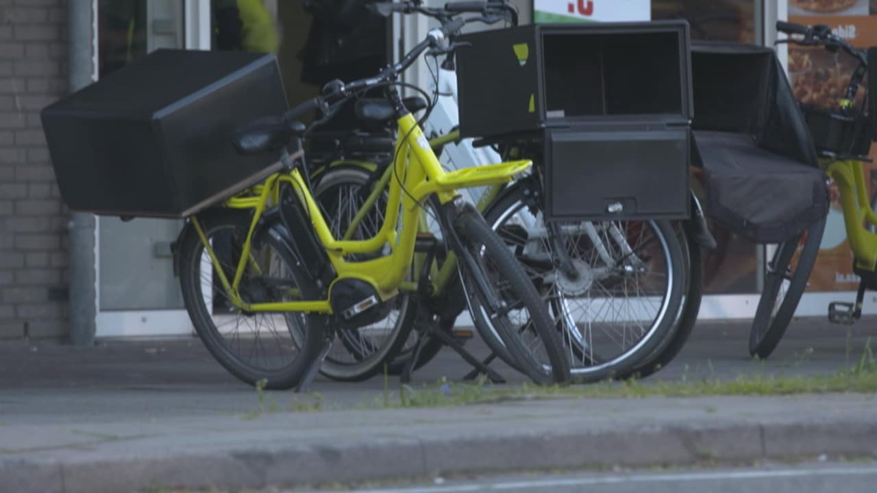 Undercover: 15-jarige maaltijdbezorgers ongeoorloofd laat over straat