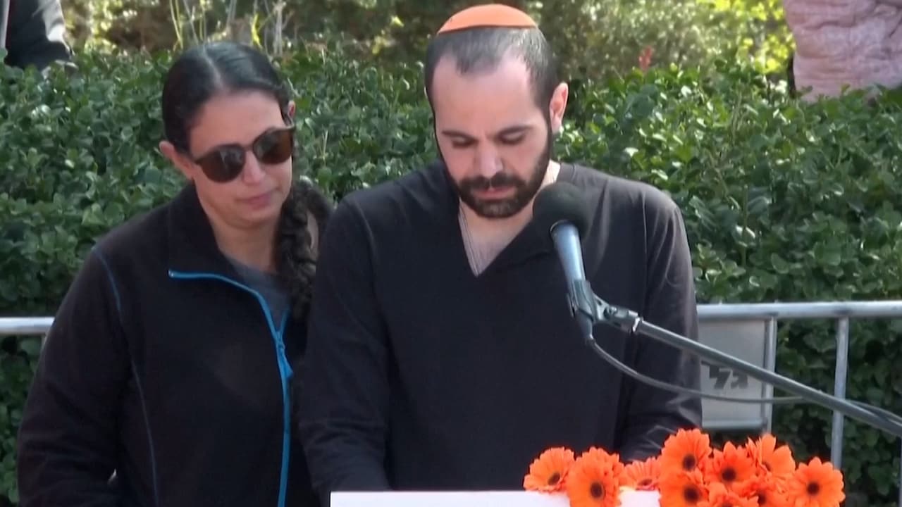 Duizenden Israëliërs bij elkaar voor uitvaart gegijzelde familie Bibas