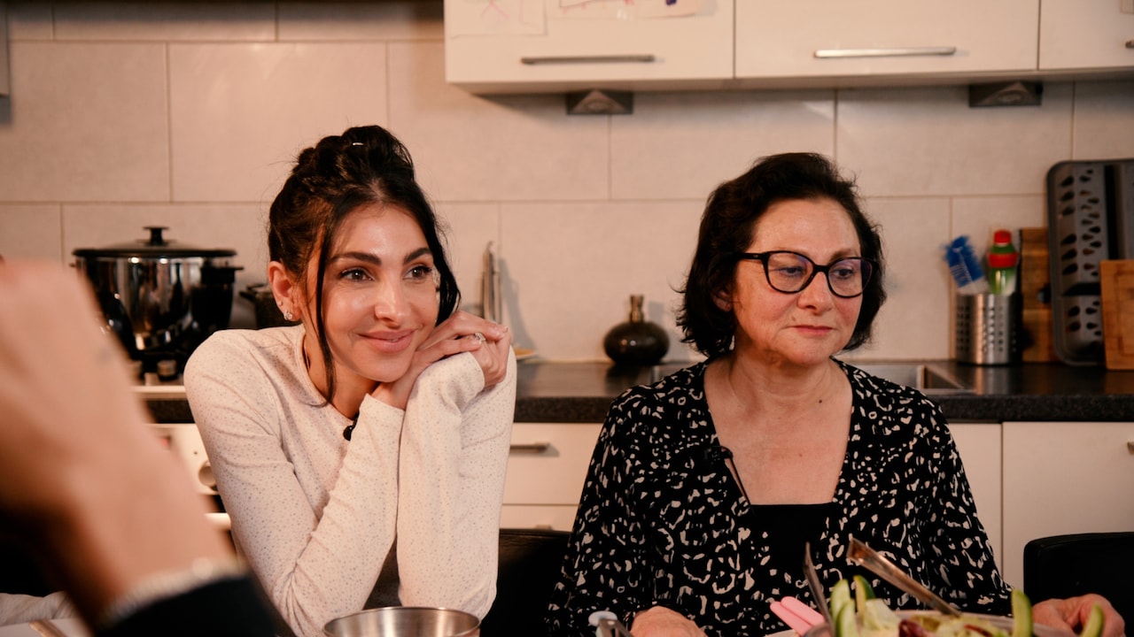 Moeder steunde Anna Nooshin in moeilijke periode na geboorte dochter: 'Zij is jouw baby, jij bent mijn baby'