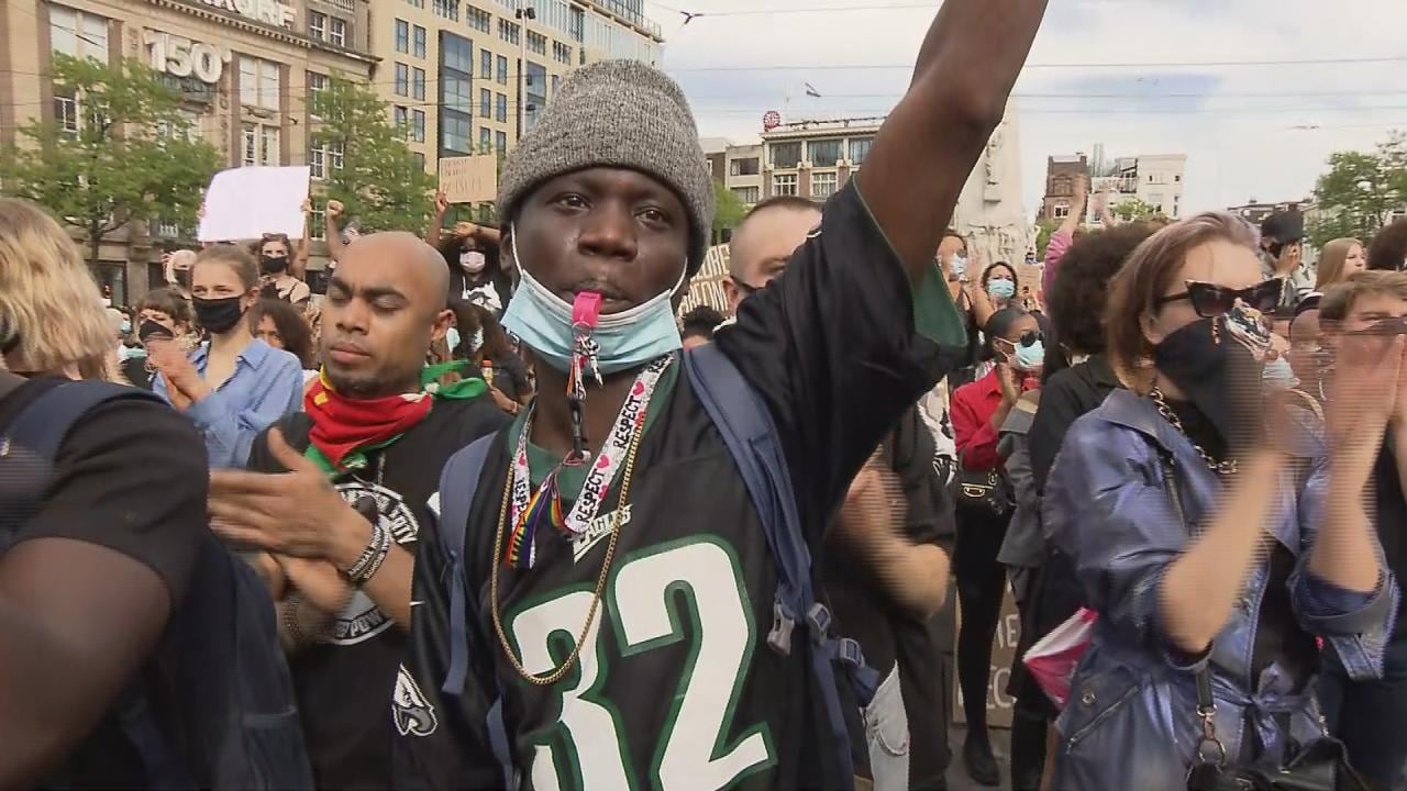 Ook in Amsterdam werd vandaag gedemonstreerd tegen racistisch politiegeweld