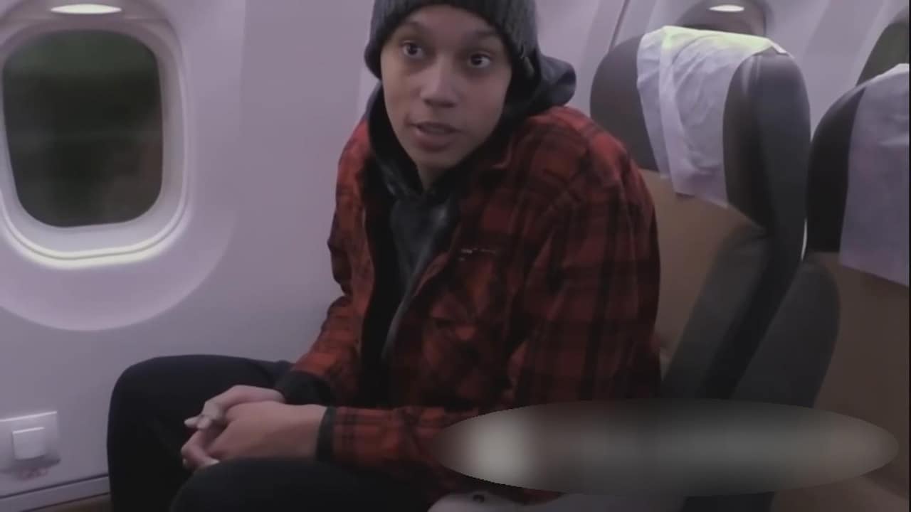 Bekijk ook: Amerikaanse basketballer Griner hoort pas in vliegtuig dat ze naar huis gaat