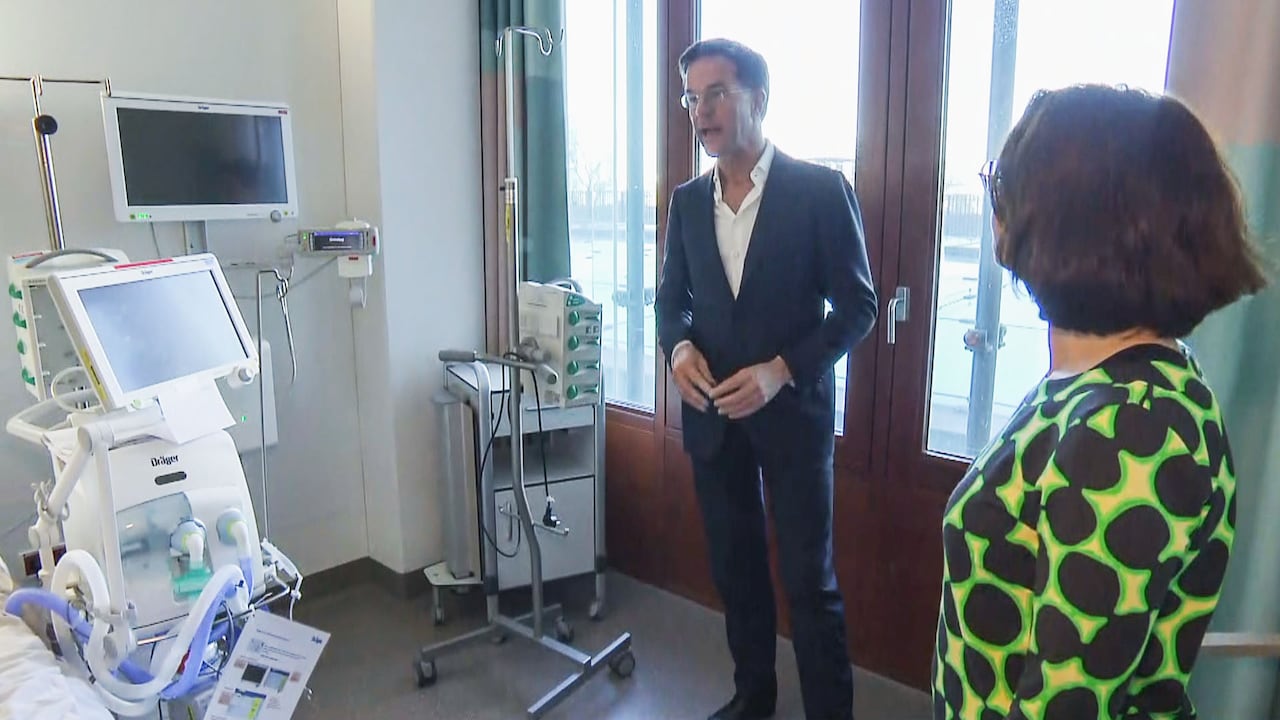 Rutte bezoekt zorgverleners: 'Dank dat jullie dit doen, fantastisch'