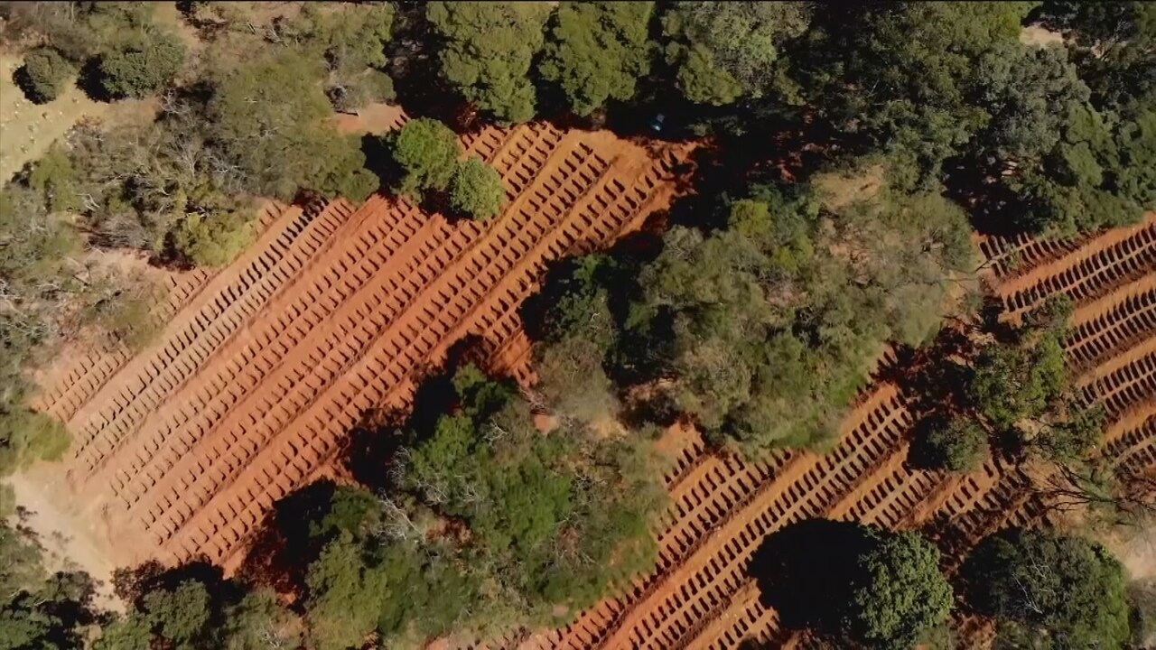 Op de begraafplaats van São Paulo blijven de coronadoden maar komen
