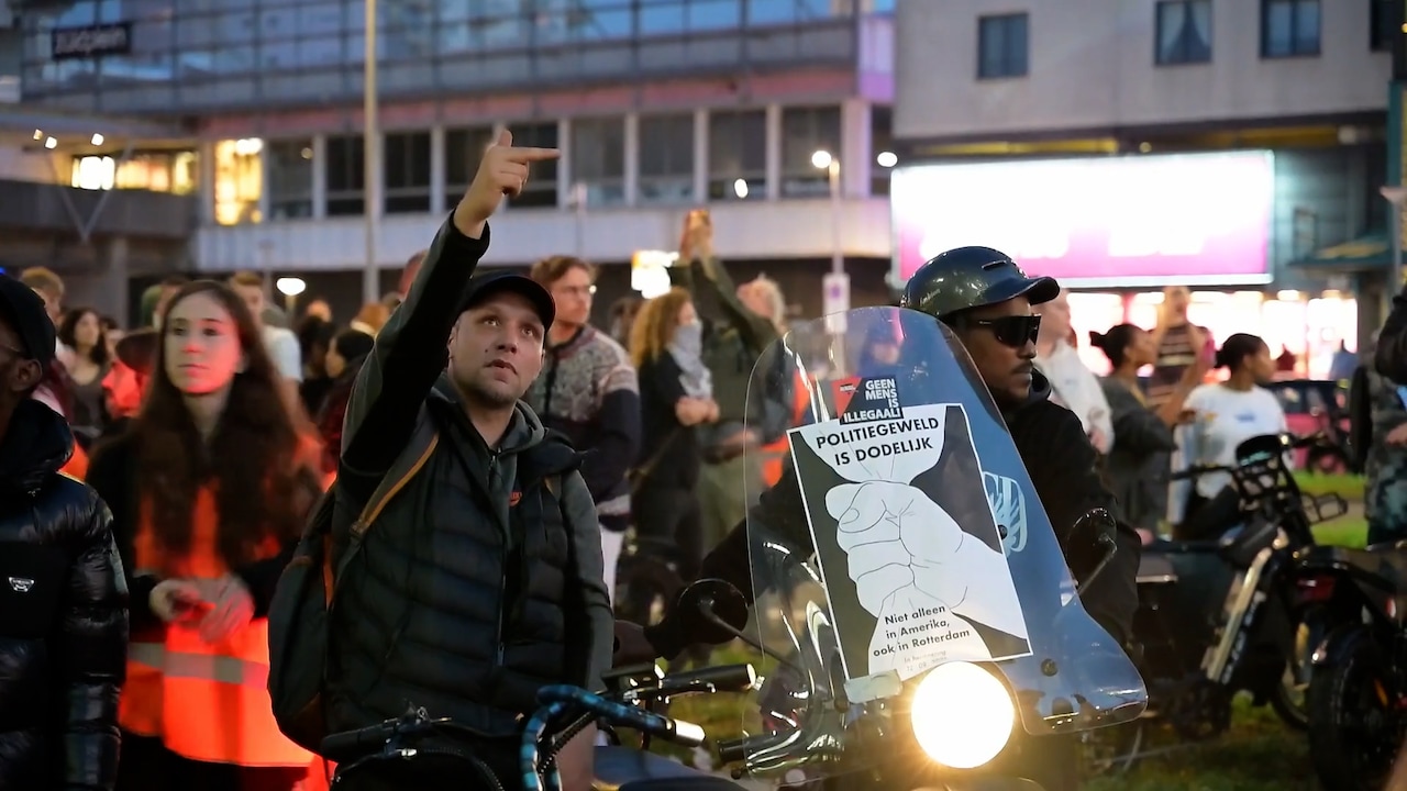 Politiebureau belaagd bij stille tocht voor overleden fatbiker in Rotterdam