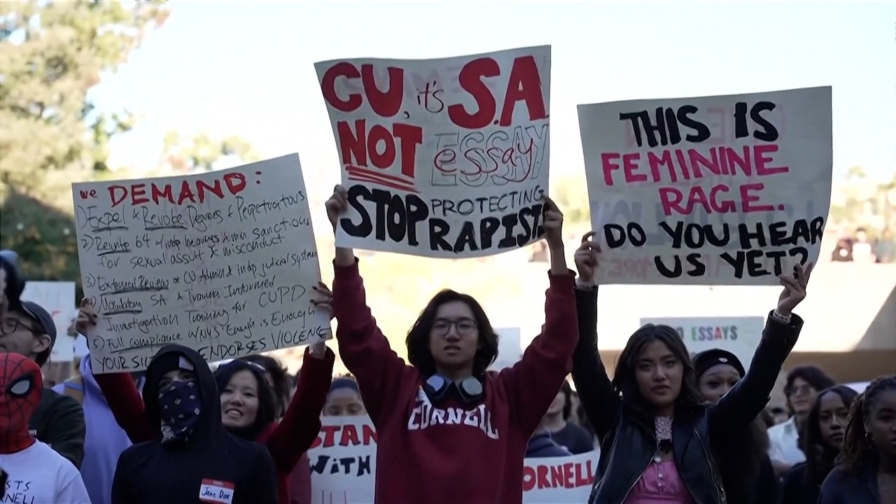 Studenten van Cornell University zijn boos over hoe de universiteit met de zaak is omgegaan. Hoe de protesten verliepen, zie je hier: