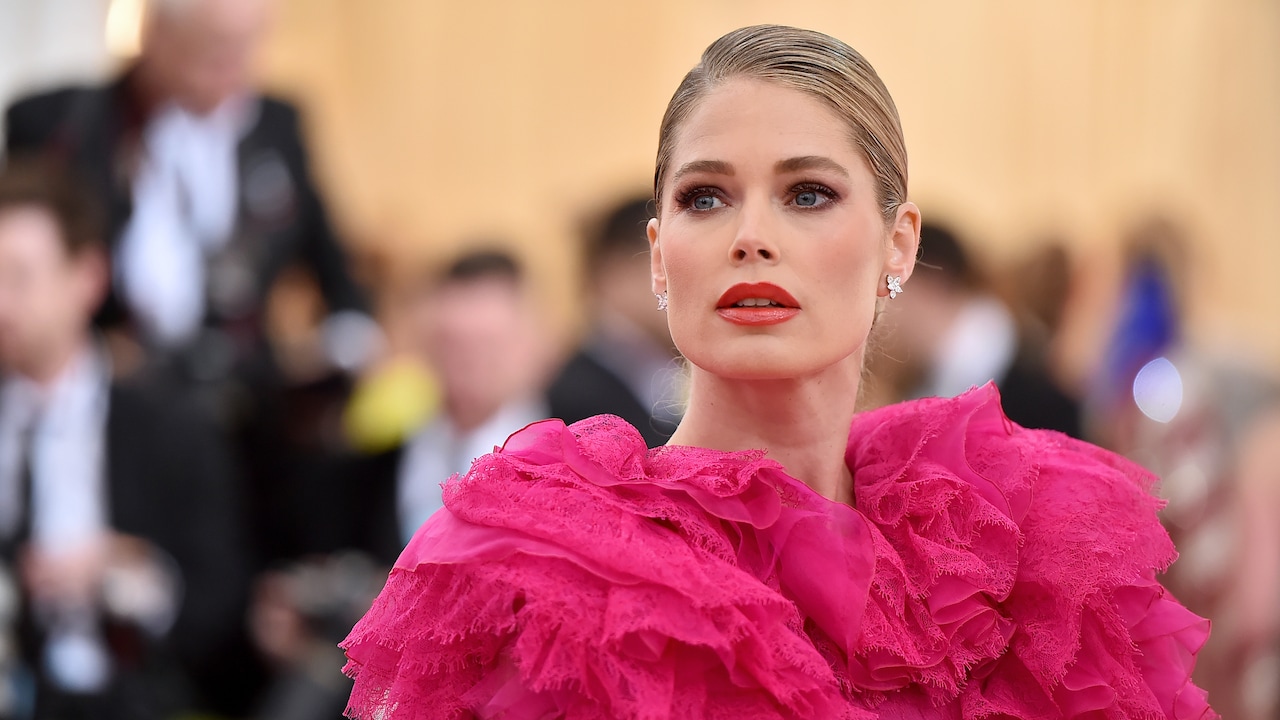 Doutzen Kroes geen last van winterdip: ga dansen en in de regen fietsen