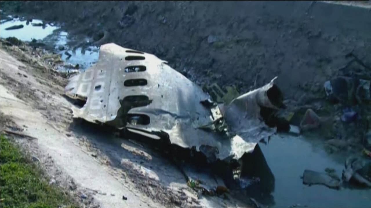 Ravage na crash passagiersvliegtuig Iran, geen overlevenden