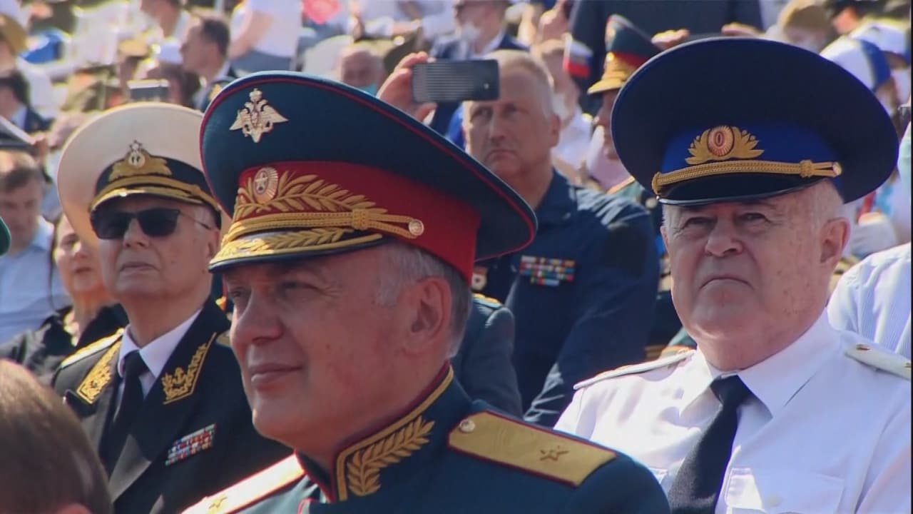 Dag voor referendum: Poetin pakt uit met militaire parade