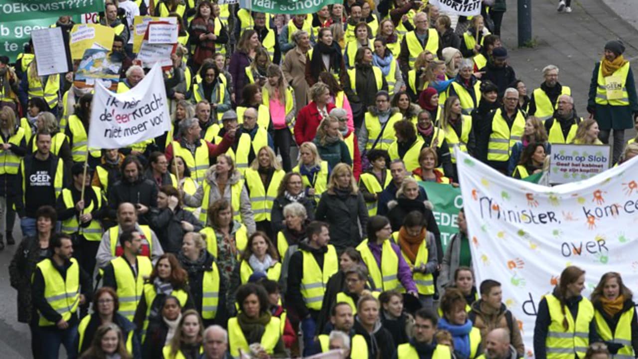 Boze leraren nemen de Rotterdamse straten over