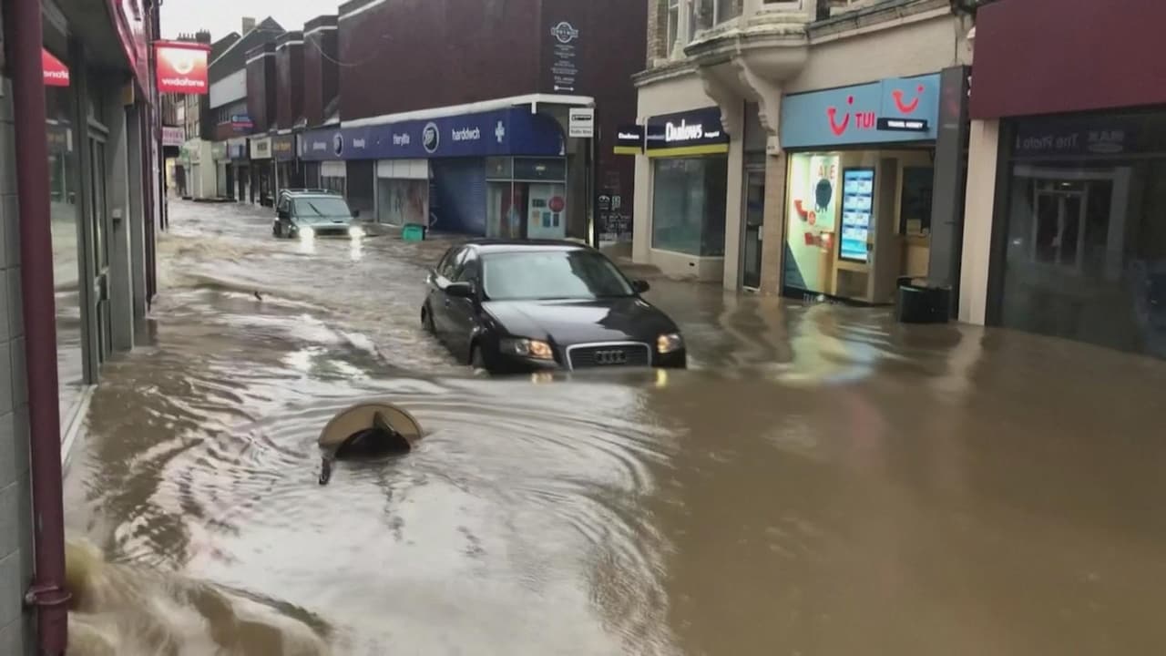 Straten staan blank in Wales door storm Dennis