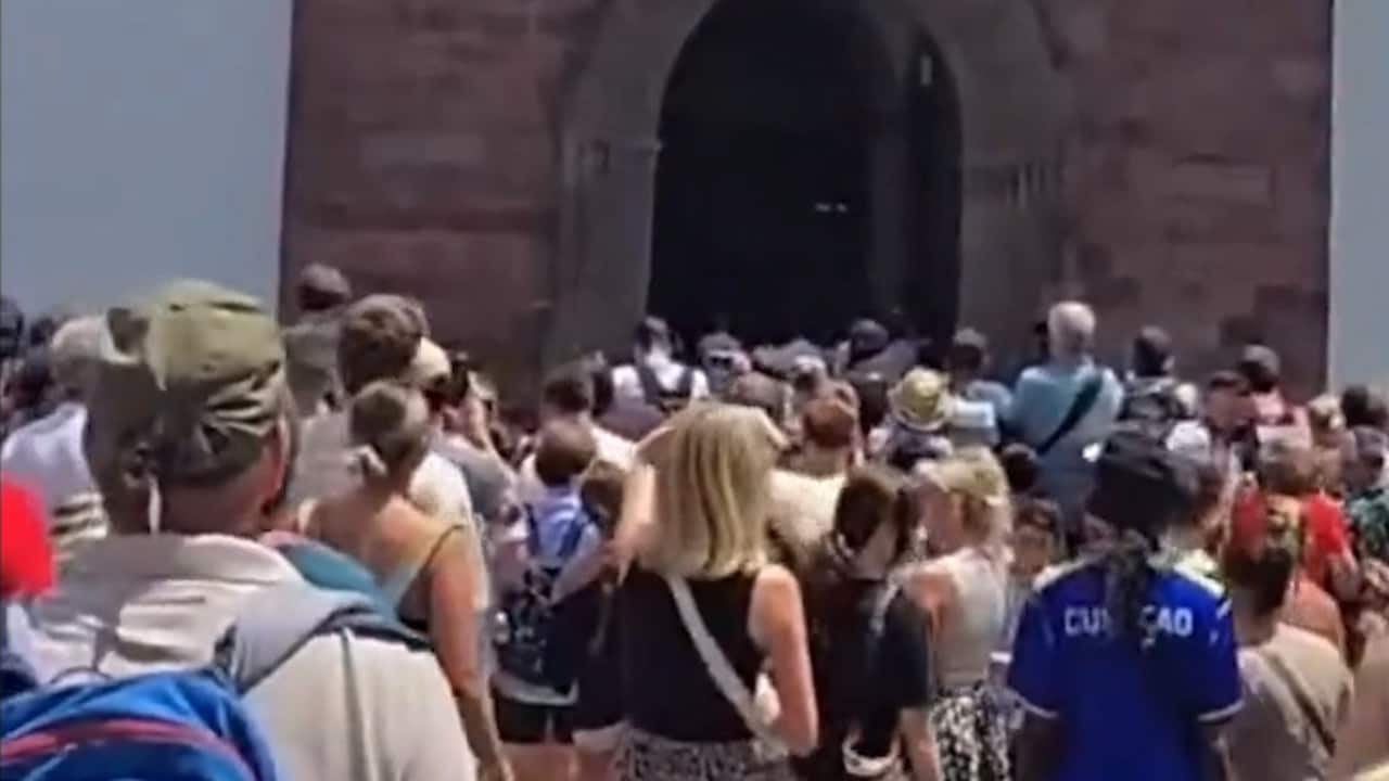 Honderden fans gefopt door gerucht over huwelijk Ronaldo, ook Arjan stond er voor niks