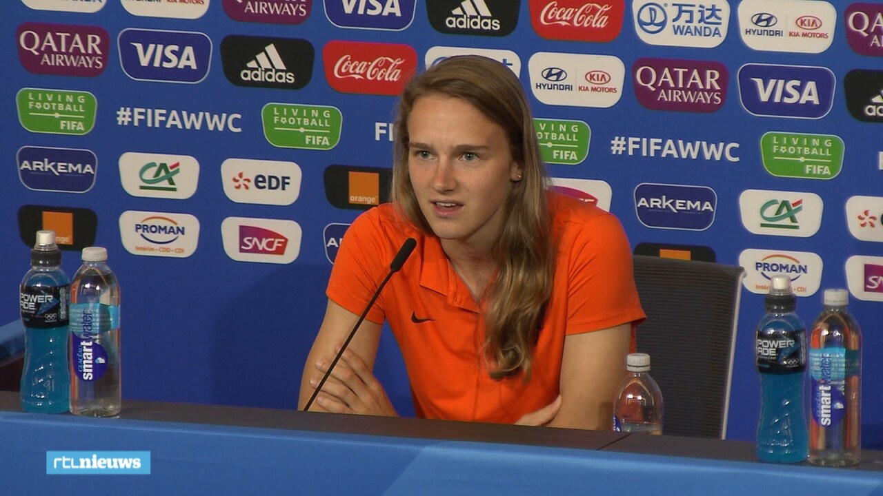 Spits Miedema hoopt op Nederlands feestje bij halve finale
