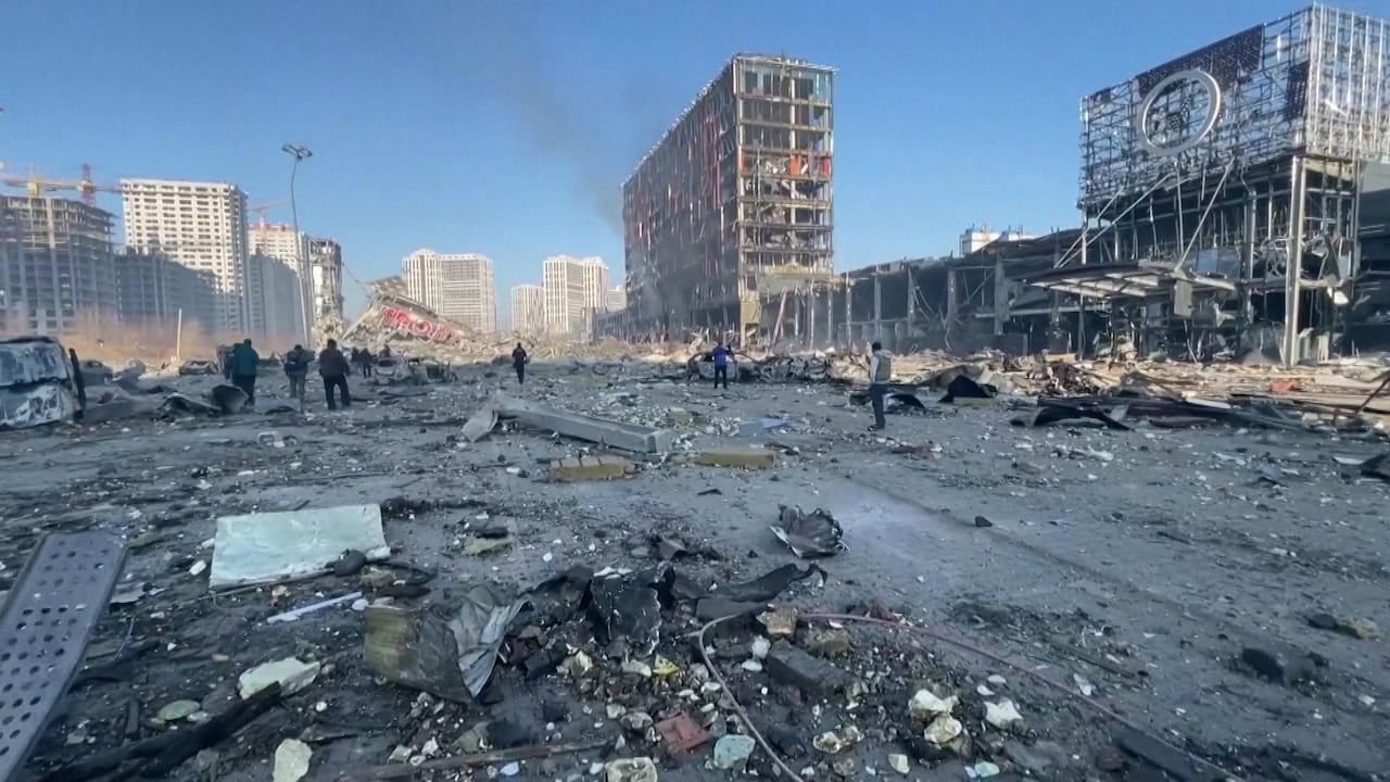 Zie ook: Enorme schade na bombardement winkelcentrum Kiev