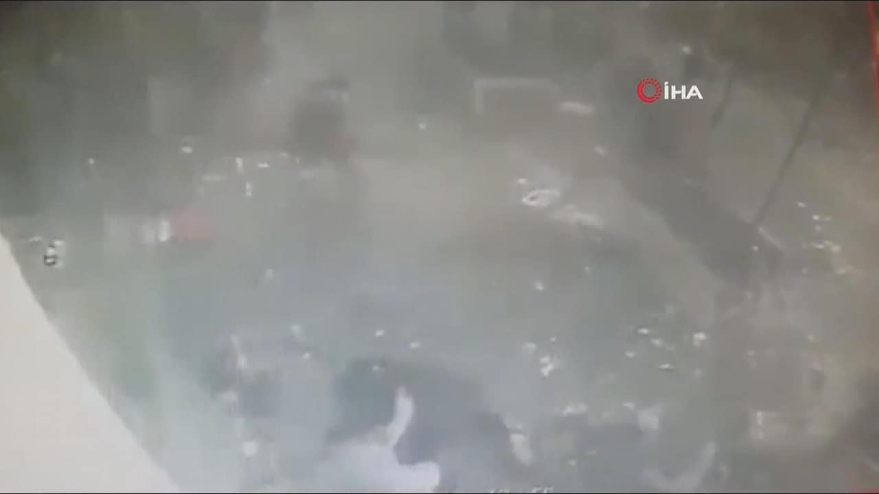 In beeld: explosie in drukke winkelstraat Istanbul