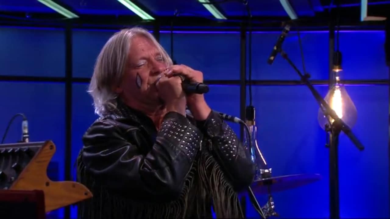 Zanger nieuwe band Toni Peroni valt van podium bij Humberto