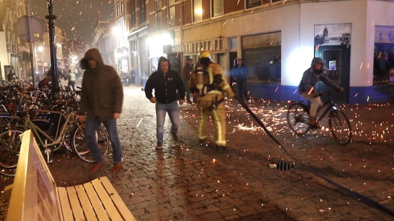 Scheveningers schrikken van schade door vonkenregen
