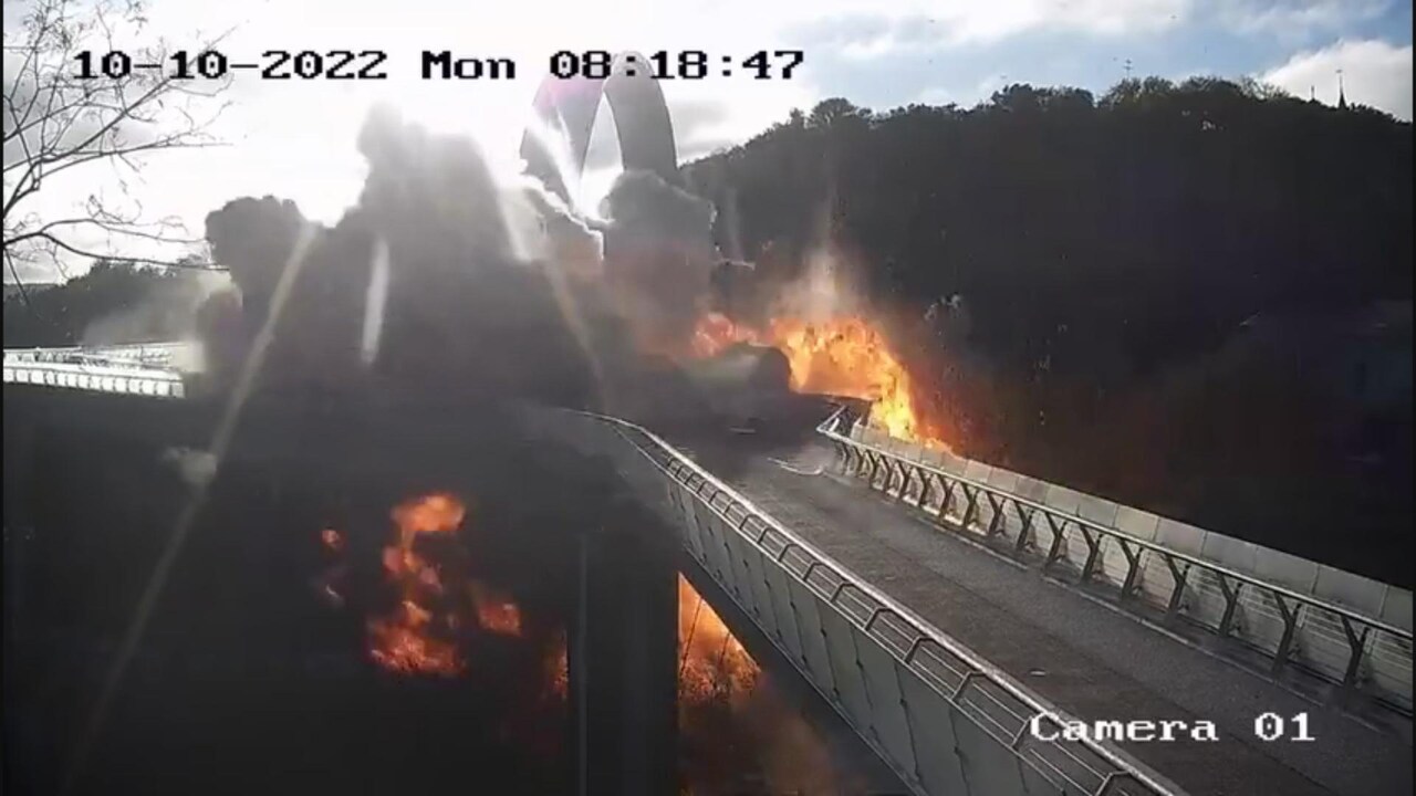 Bekijk ook: explosie op populaire voetgangersbrug Kiev