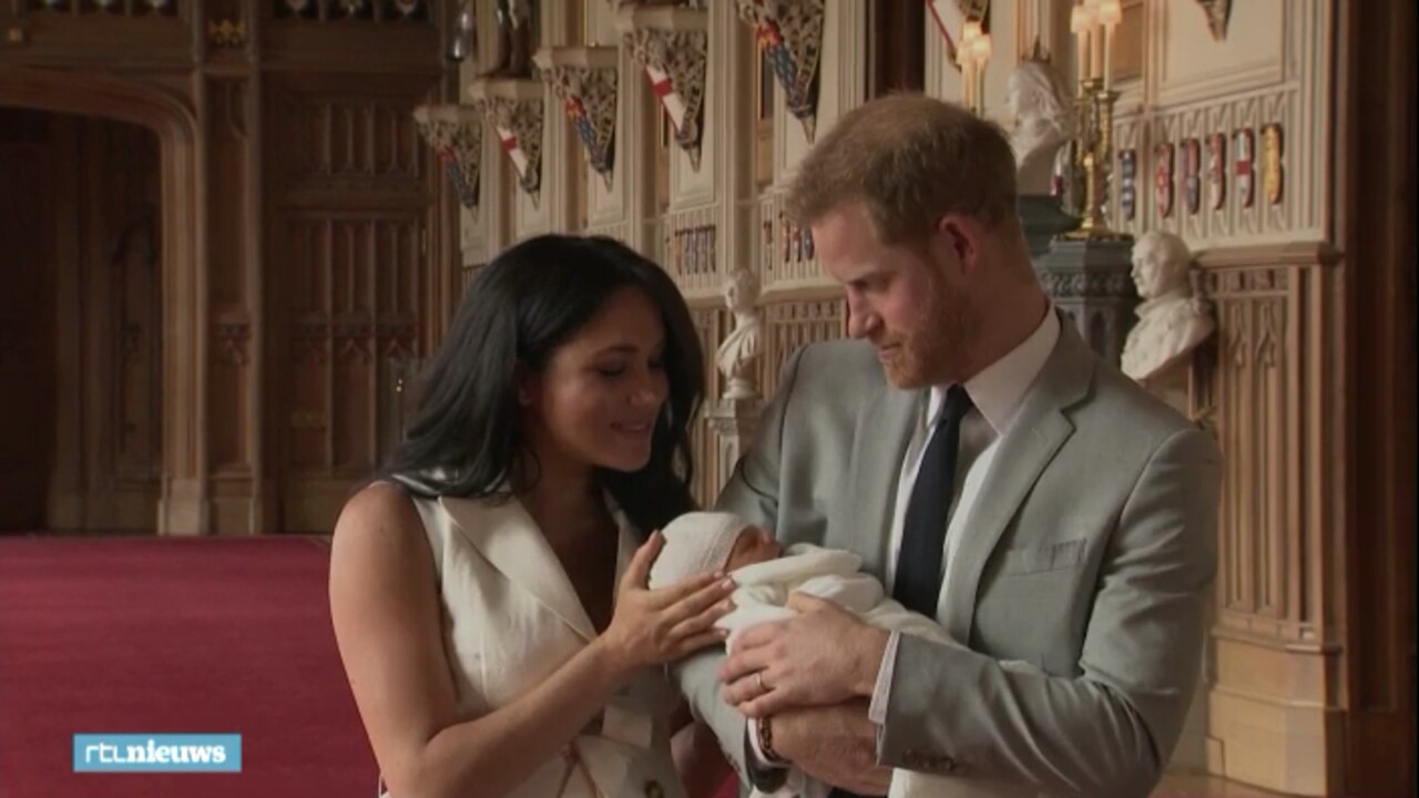 In mei lieten een trotse Meghan Markle en prins Harry hun pasgeboren baby zien