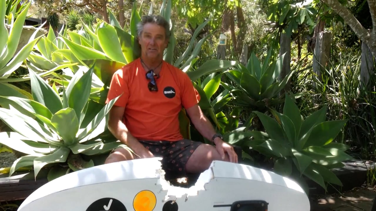 In deze video hoor je het verhaal van de 61-jarige Andy, die op het nippertje wist te ontsnappen aan een haaienaanval in Australië: