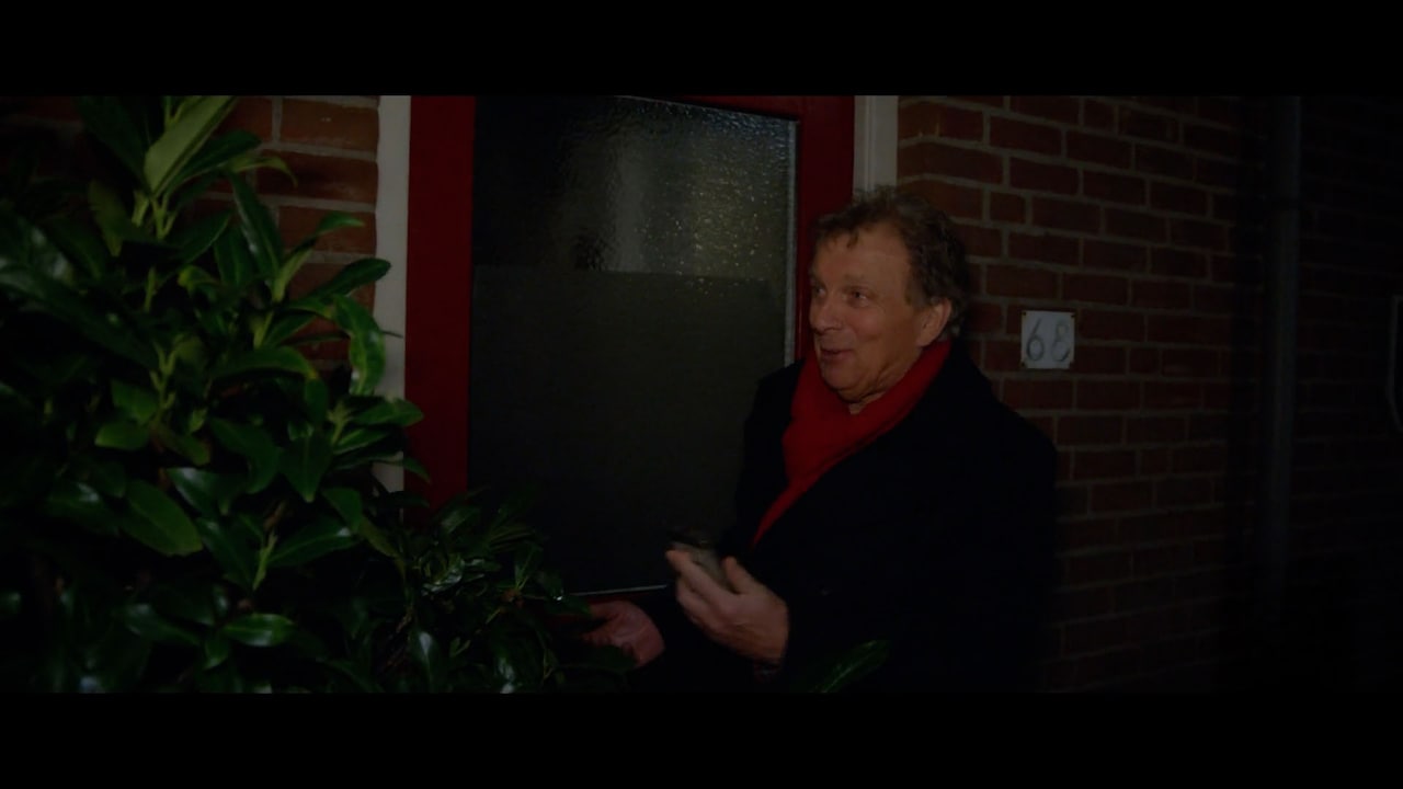 Robert ten Brink staat in de All You Need Is Love Kerstspecial voor dichte deur bij familie van Aimee: 'Ik hoor geen bel'