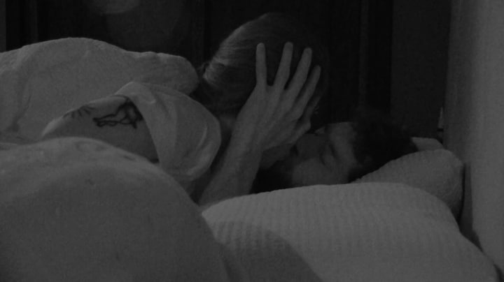 Marlijn stormt weg voor seksende Chess en Thomas in De Bondgenoten