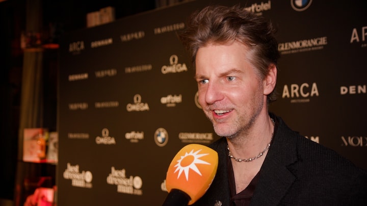 Vjèze Fur wint prijs voor best geklede man 2026: 'Dacht dat het een grap was'