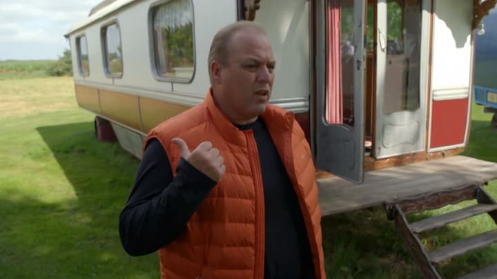 Frans Bauer staat in finale De Bauers stil bij woonwagenverleden: 'Terug naar mijn roots'
