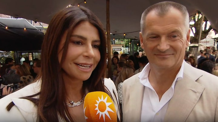 Olcay Gulsen vindt het 'gek' dat verloofde Eelko van Kooten nog geen trouwpak heeft: 'Zo nonchalant'