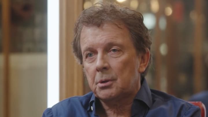 Robert ten Brink doet boekje open over uitvaart van zijn moeder 